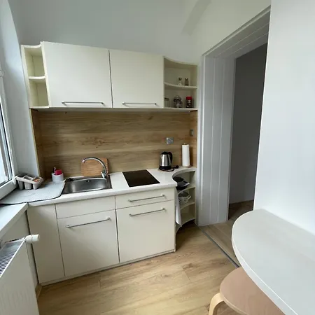 Przystanek Komuny Paryskiej - 3 M 1 Apartment *