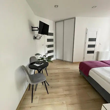 Apartment Przystanek Komuny Paryskiej - 3 M 1