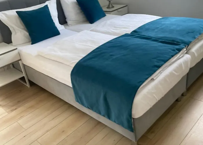 Apartment Przystanek Komuny Paryskiej - 3 M 1 *