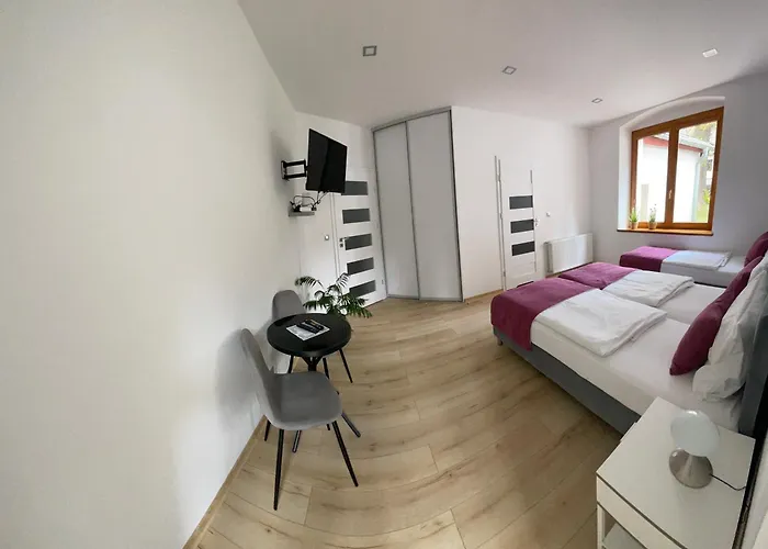 Przystanek Komuny Paryskiej - 3 M 1 * Karpacz