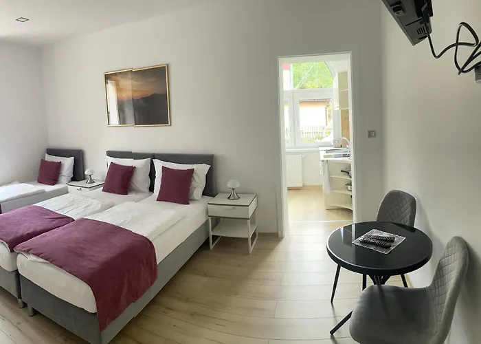 Apartment Przystanek Komuny Paryskiej - 3 M 1 *